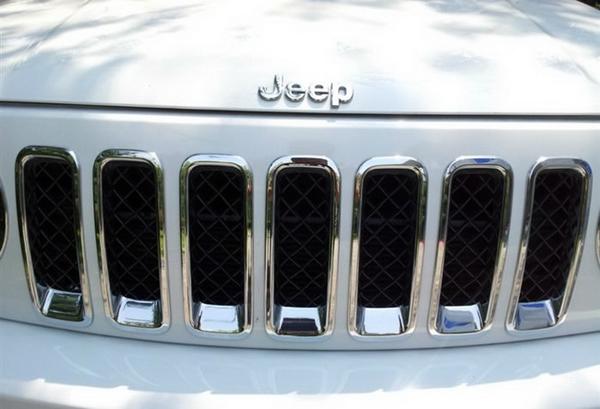 !JEEP パトリオット MK系 クロームメッキグリルモール